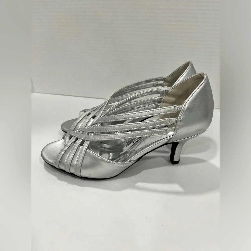 Easy Street Womens Oceana Peep Toe Stiletto‎ Heel Pumps. Size 6W. Color: Silver